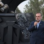 در مراسمی با حضور شهردار و مدیران شهری کرمان؛تندیس «مرد معدنچی» رونمایی شد